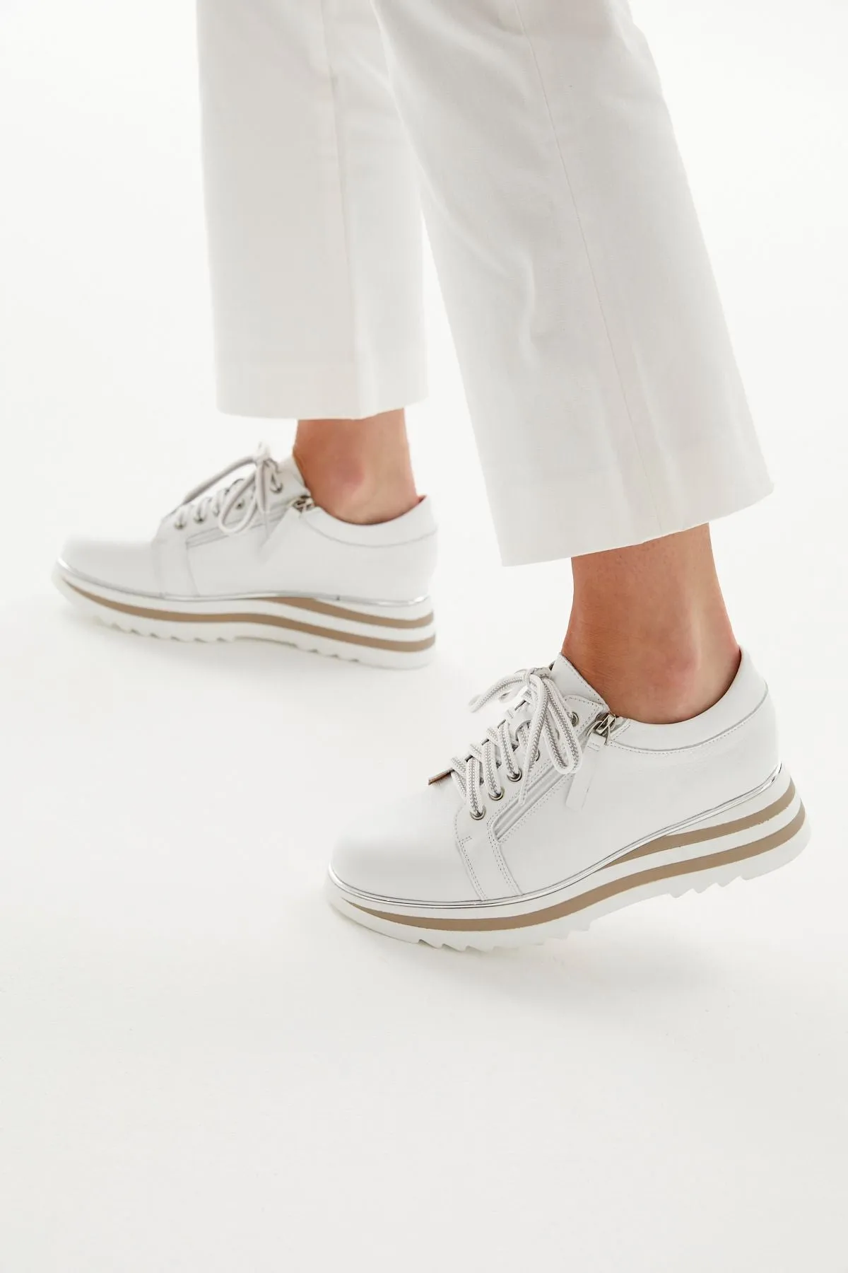 Hosting Sneakers - White