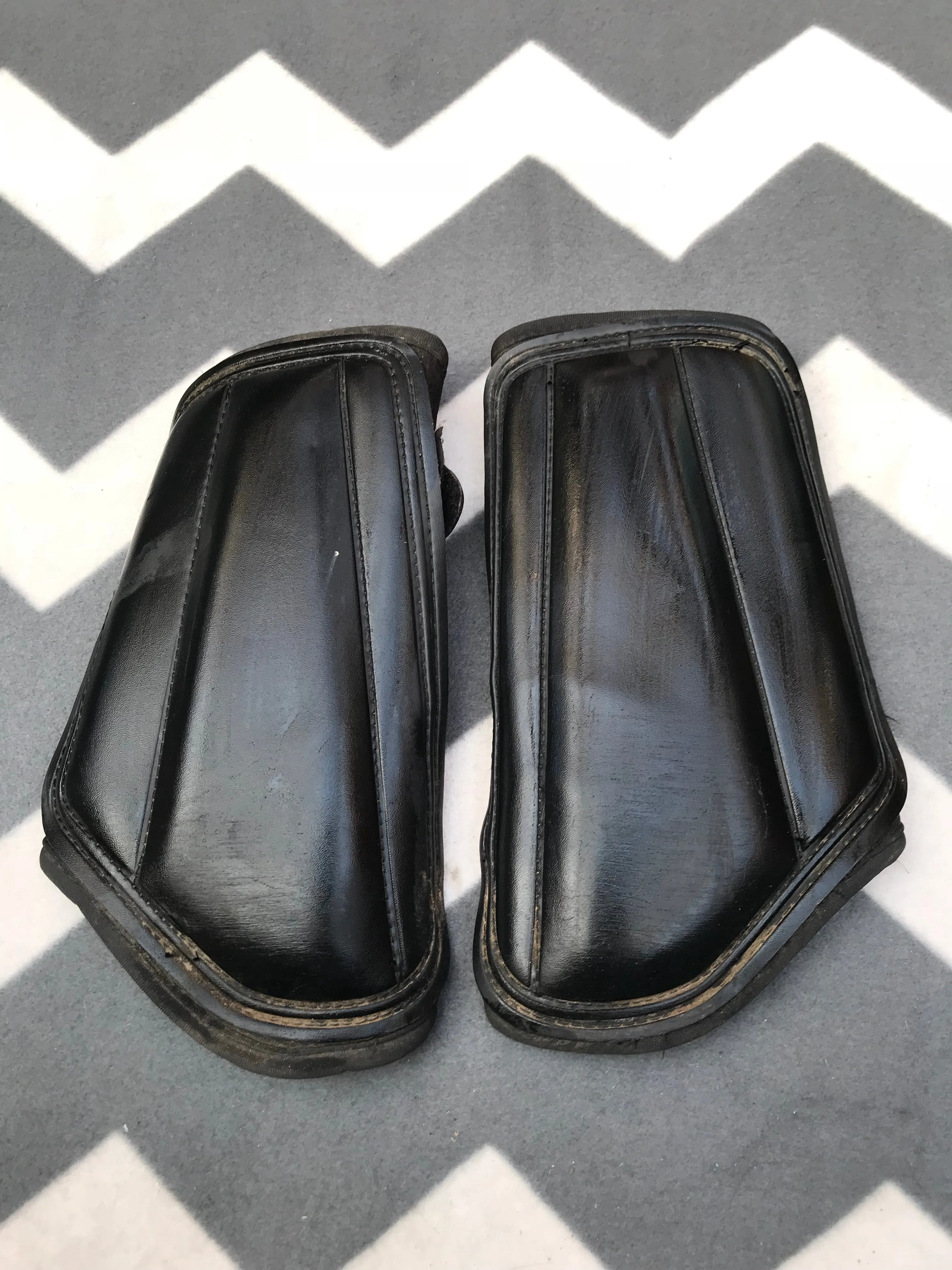 Mark Todd brushing boots full size FREE POSTAGE